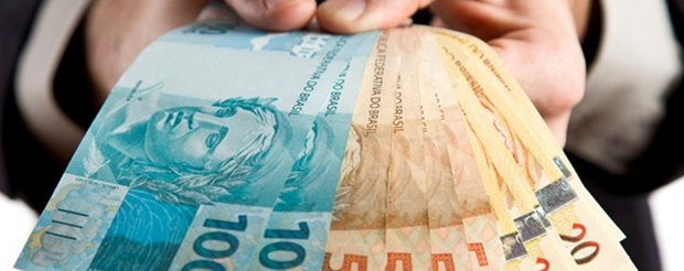 Retardar o consumo e poupar  são dicas do Professor Francisco Olivieri para o momento econ&ocirc;mico do P